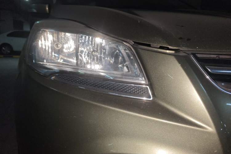 Used Ford Kuga 2013 1.6L GTDi Two-Wheel-Drive Comfort Model Right Front Headlight
