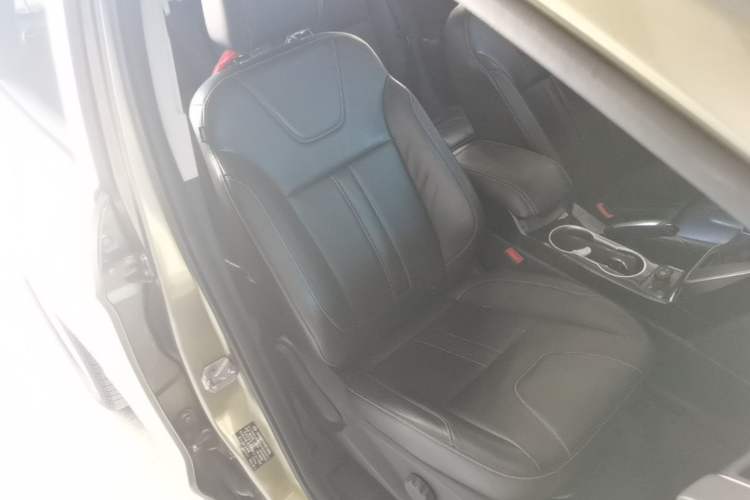 Used Ford Kuga 2013 2.0L GTDi Four-Wheel-Drive Sport Model Right Front Seat