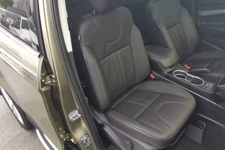 Used Ford Kuga 2013 2.0L GTDi Four-Wheel-Drive Sport Model Right Front Seat