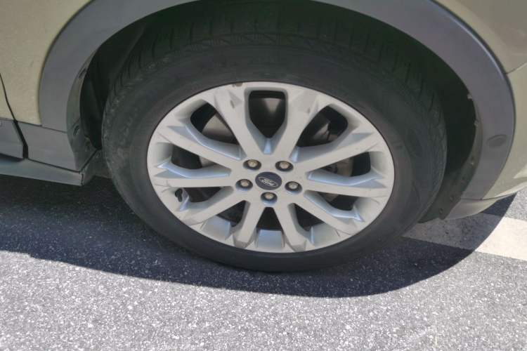 Used Ford Kuga 2013 2.0L GTDi Four-Wheel-Drive Sport Model Right Front Wheel Hub