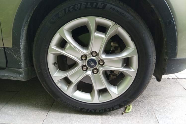 Used Ford Kuga 2013 2.0L GTDi Four-Wheel-Drive Sport Model Right Front Wheel Hub