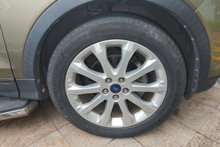 Used Ford Kuga 2013 1.6L GTDi Two-Wheel-Drive Trend Model Right Front Wheel Hub