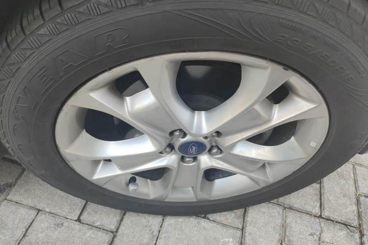 Used Ford Kuga 2013 2.0L GTDi Four-Wheel-Drive Sport Model Right Front Wheel Hub