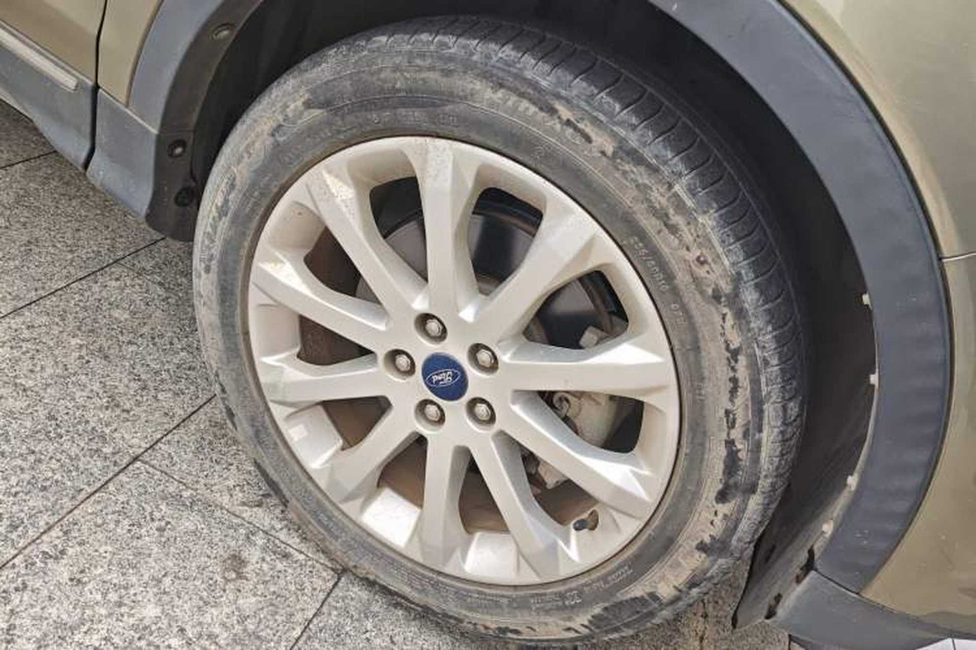 Used Ford Kuga 2013 1.6L GTDi 4x4 Elite Model Right Front Wheel Hub