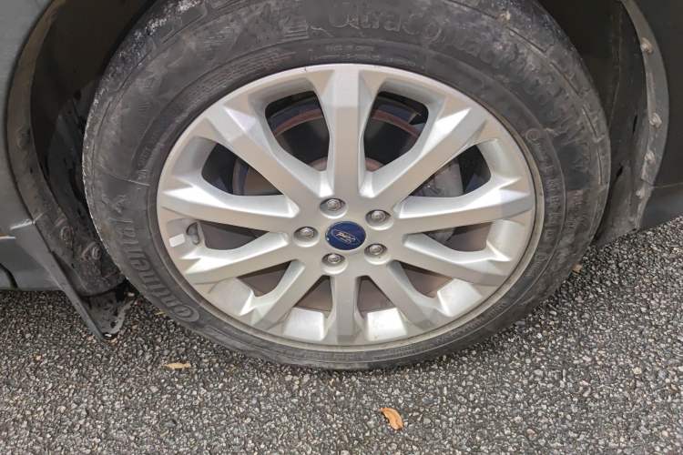 Used Ford Kuga 2013 1.6L GTDi Two-Wheel-Drive Trend Model Right Front Wheel Hub