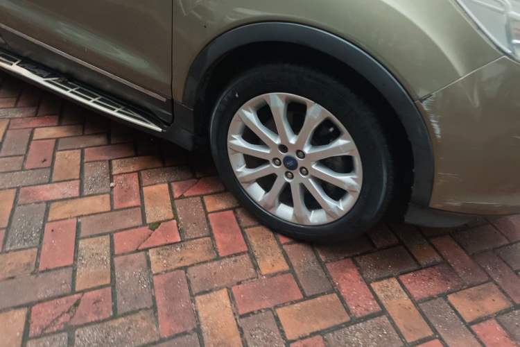 Used Ford Kuga 2013 2.0L GTDi Four-Wheel-Drive Elite Model Right Front Wheel Hub