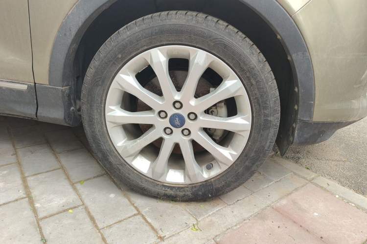 Used Ford Kuga 2013 2.0L GTDi Four-Wheel-Drive Elite Model Right Front Wheel Hub