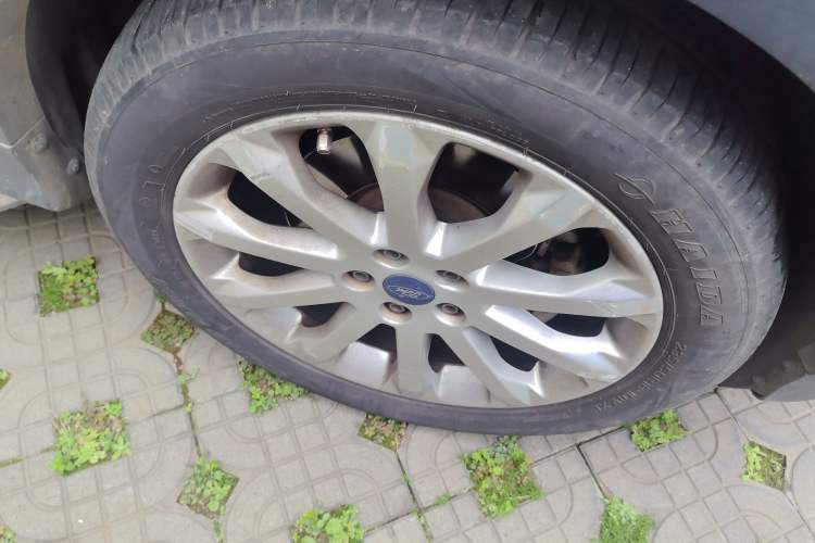 Used Ford Kuga 2013 1.6L GTDi 4x4 Elite Model Right Front Wheel Hub