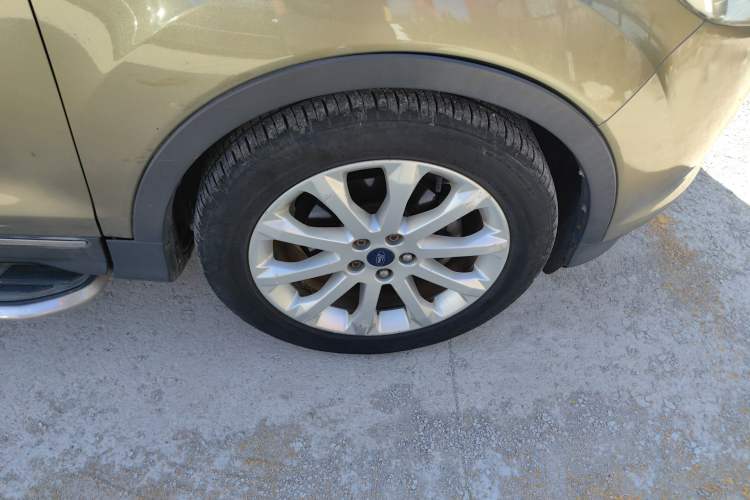 Used Ford Kuga 2013 1.6L GTDi Two-Wheel-Drive Trend Model Right Front Wheel Hub