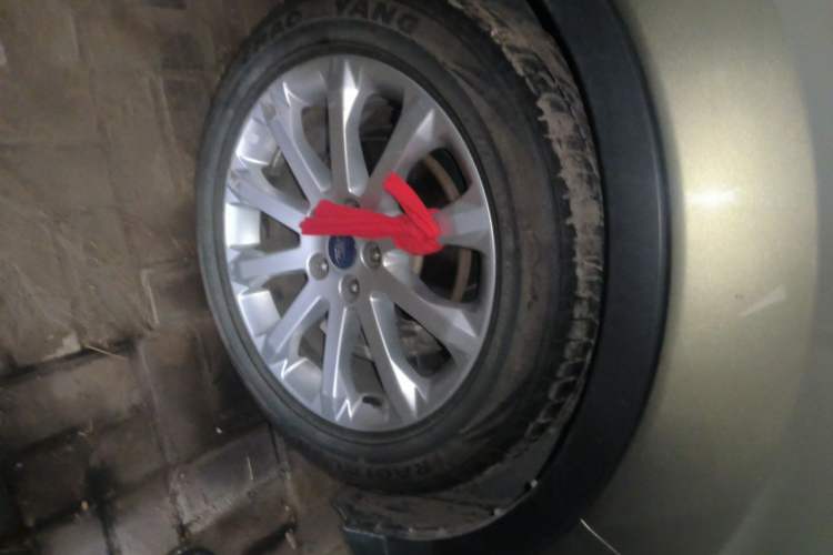 Used Ford Kuga 2013 1.6L GTDi Two-Wheel-Drive Trend Model Right Front Wheel Hub