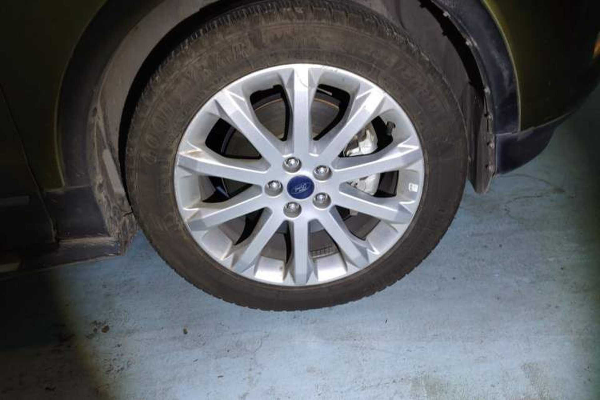 Used Ford Kuga 2013 1.6L GTDi 4x4 Elite Model Right Front Wheel Hub