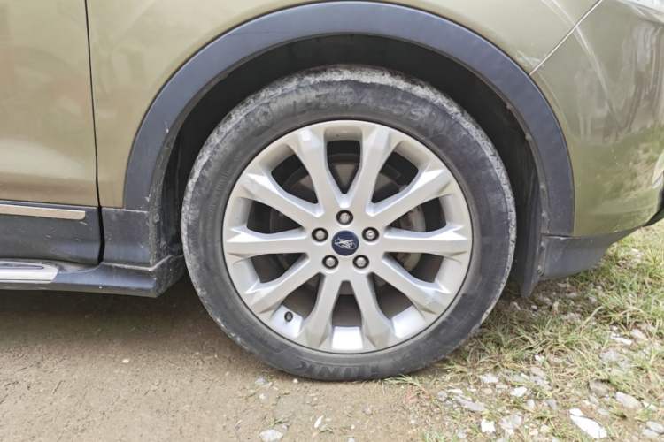 Used Ford Kuga 2013 1.6L GTDi Two-Wheel-Drive Comfort Model Right Front Wheel Hub