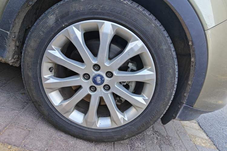 Used Ford Kuga 2013 2.0L GTDi Four-Wheel-Drive Elite Model Right Front Wheel Hub