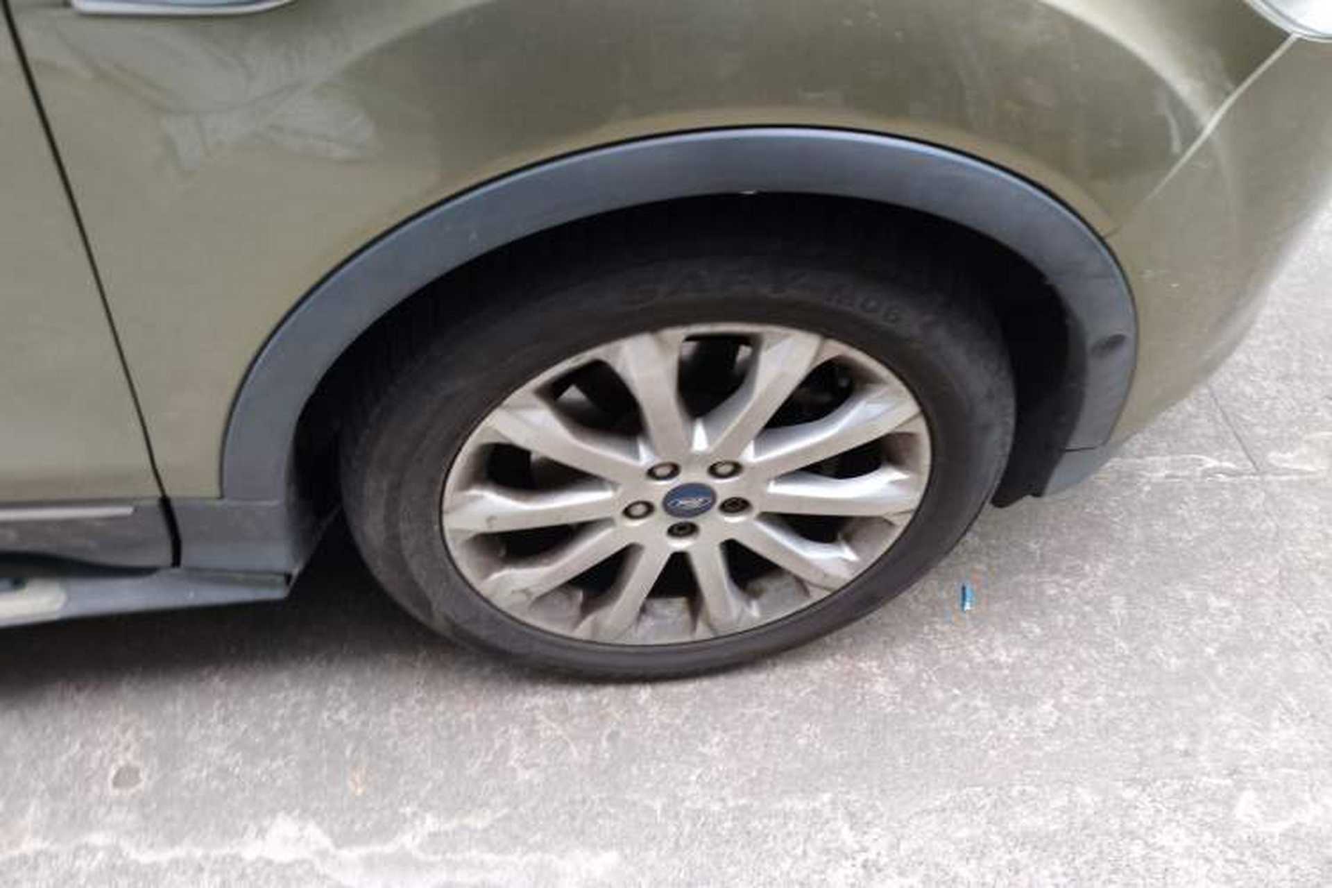 Used Ford Kuga 2013 2.0L GTDi Four-Wheel Drive Premium Model Right Front Wheel Hub