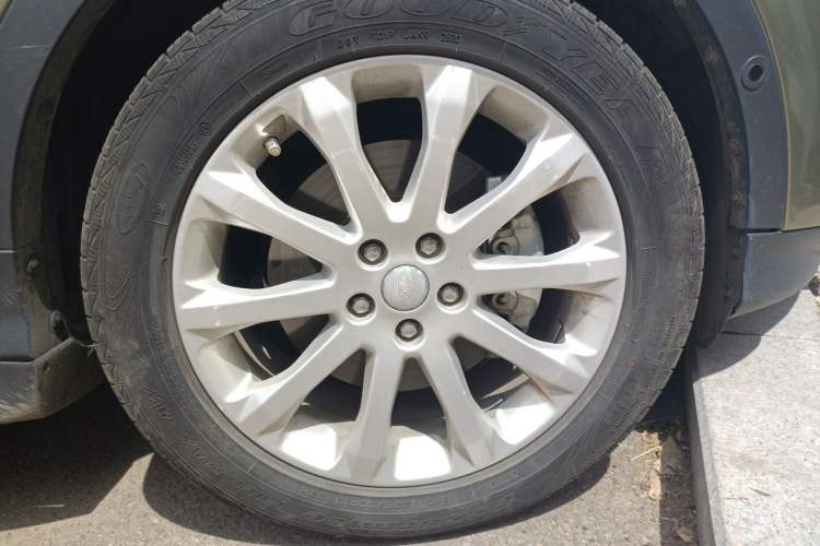 Used Ford Kuga 2013 2.0L GTDi Four-Wheel Drive Premium Model Right Front Wheel Hub