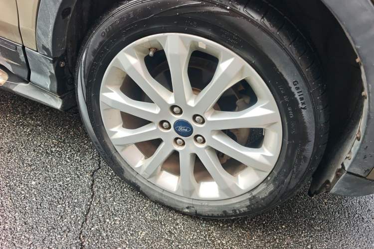 Used Ford Kuga 2013 1.6L GTDi Two-Wheel-Drive Trend Model Right Front Wheel Hub