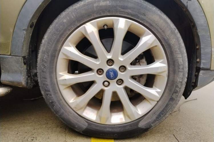 Used Ford Kuga 2013 1.6L GTDi 4x4 Elite Model Right Front Wheel Hub