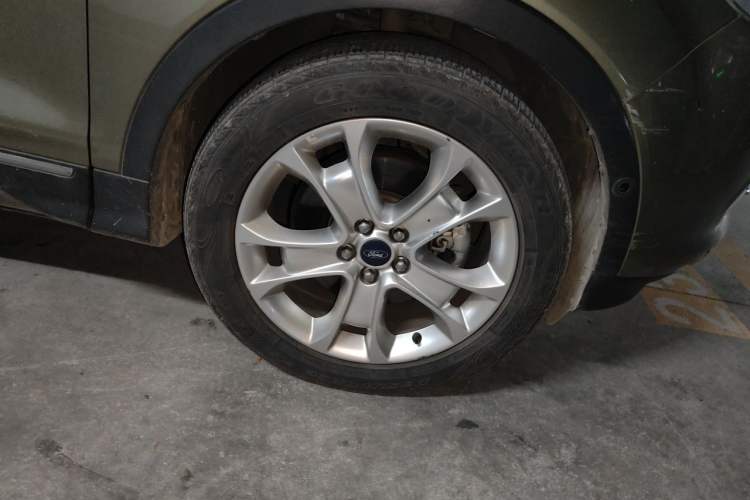 Used Ford Kuga 2013 2.0L GTDi Four-Wheel-Drive Sport Model Right Front Wheel Hub