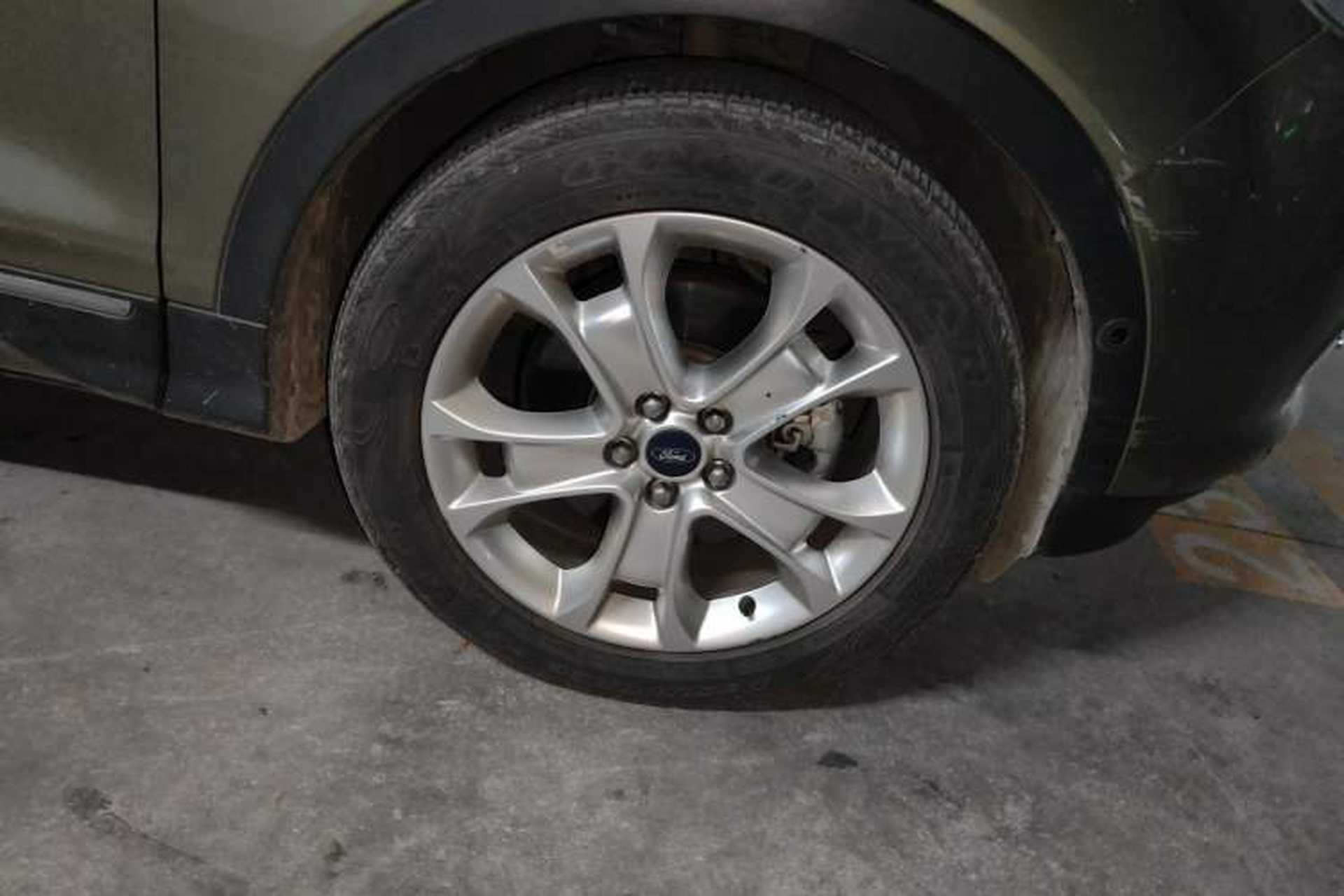 Used Ford Kuga 2013 2.0L GTDi Four-Wheel-Drive Sport Model Right Front Wheel Hub