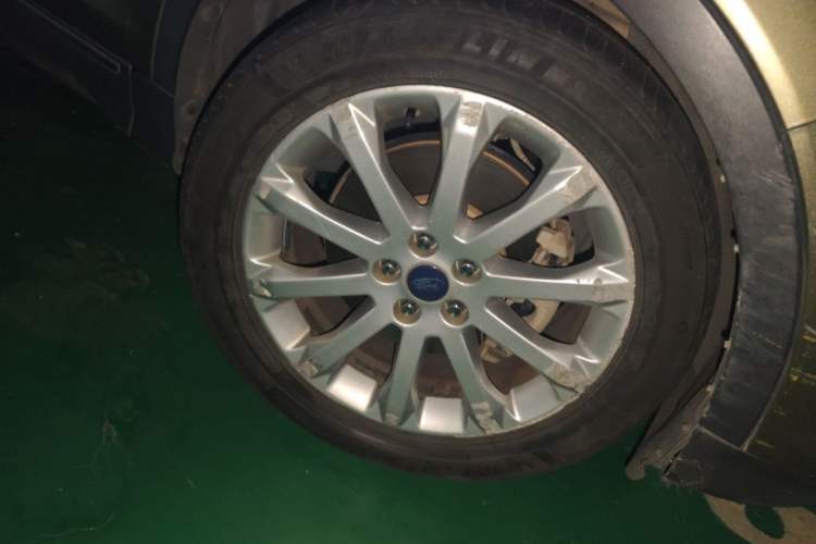 Used Ford Kuga 2013 1.6L GTDi 4x4 Elite Model Right Front Wheel Hub