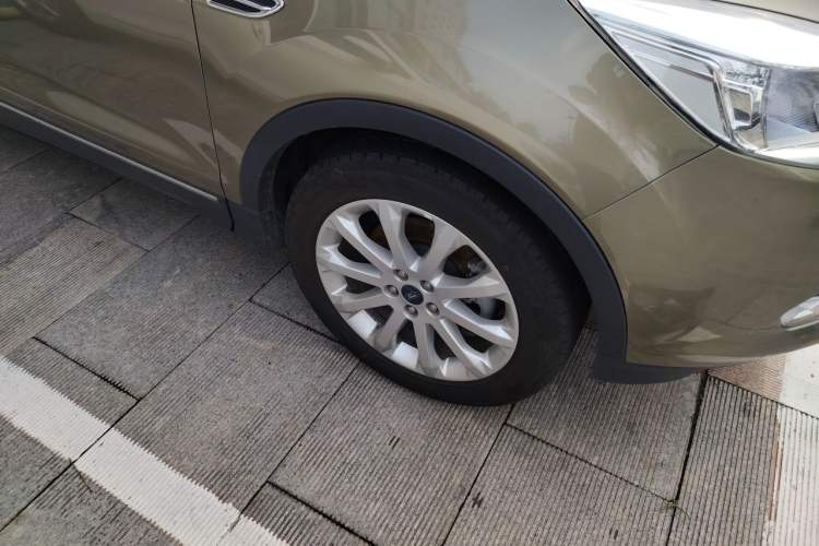 Used Ford Kuga 2013 1.6L GTDi 4x4 Elite Model Right Front Wheel Hub