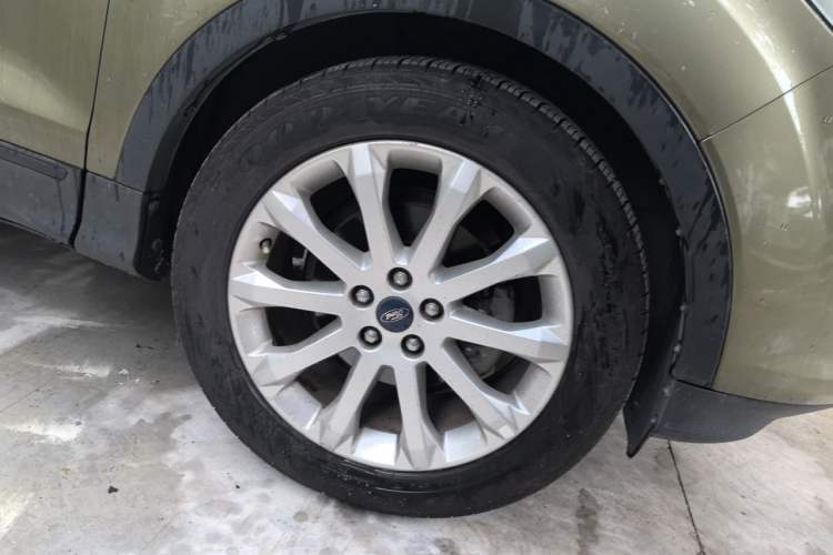 Used Ford Kuga 2013 1.6L GTDi Two-Wheel-Drive Comfort Model Right Front Wheel Hub