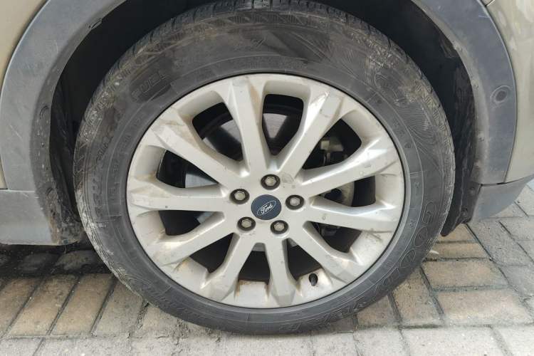 Used Ford Kuga 2013 2.0L GTDi Four-Wheel-Drive Sport Model Right Front Wheel Hub