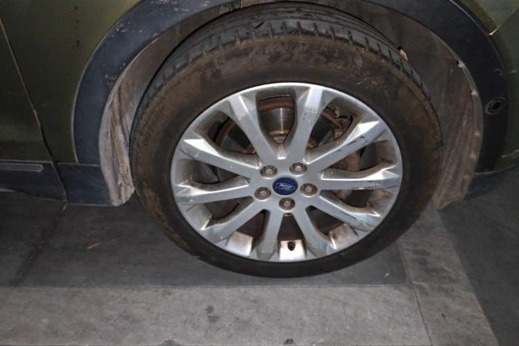 Used Ford Kuga 2013 2.0L GTDi Four-Wheel-Drive Sport Model Right Front Wheel Hub