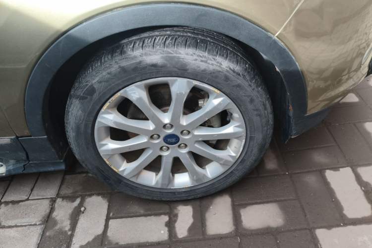 Used Ford Kuga 2013 1.6L GTDi 4x4 Elite Model Right Front Wheel Hub