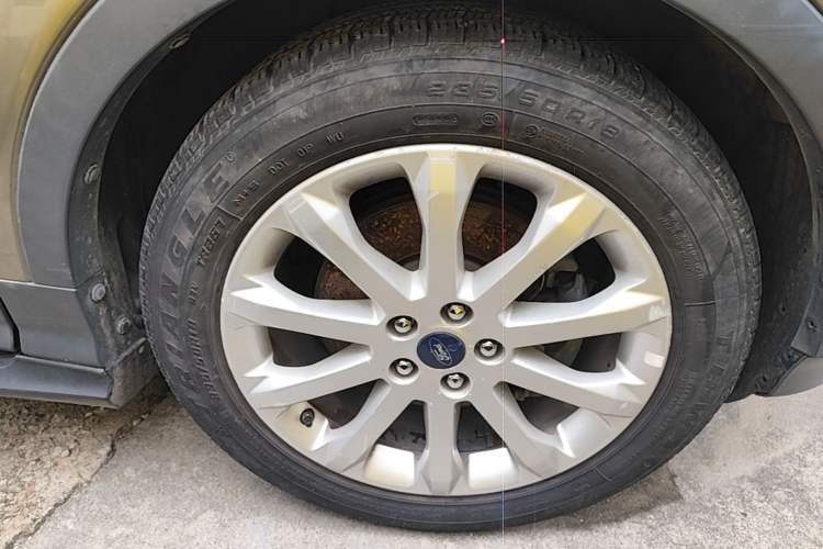 Used Ford Kuga 2013 2.0L GTDi Four-Wheel-Drive Elite Model Right Front Wheel Hub