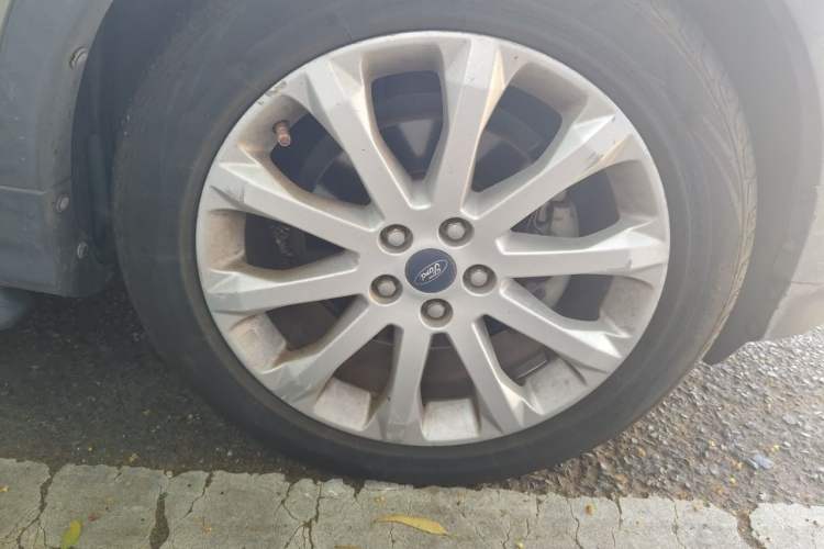 Used Ford Kuga 2013 1.6L GTDi Two-Wheel-Drive Comfort Model Right Front Wheel Hub