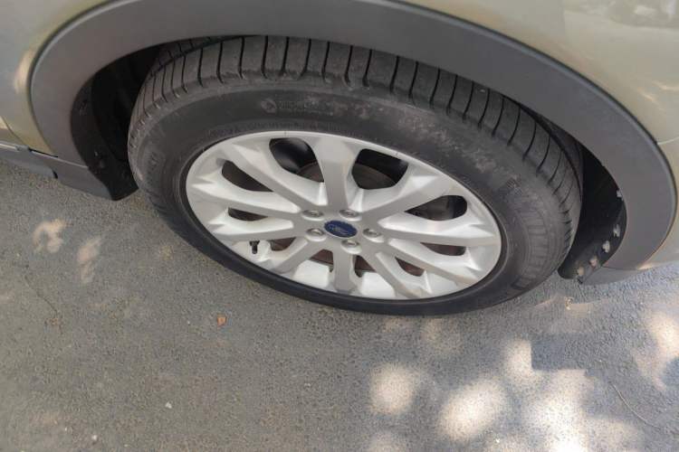 Used Ford Kuga 2013 2.0L GTDi Four-Wheel-Drive Elite Model Right Front Wheel Hub