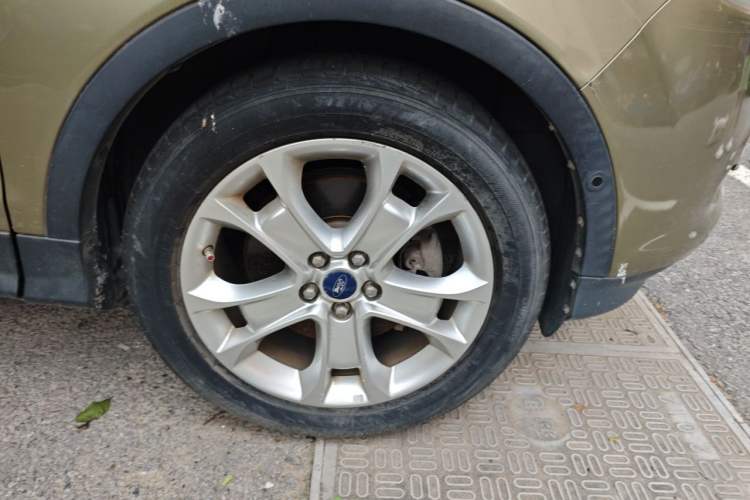 Used Ford Kuga 2013 2.0L GTDi Four-Wheel-Drive Sport Model Right Front Wheel Hub