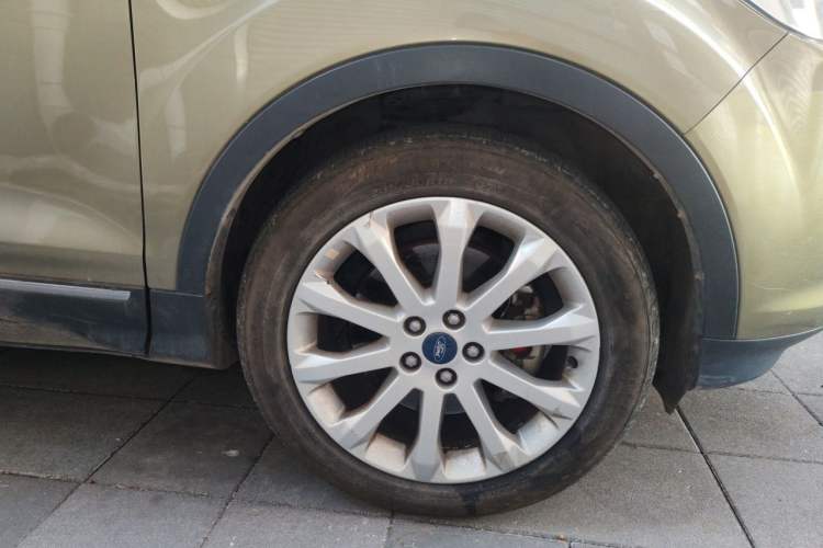 Used Ford Kuga 2013 2.0L GTDi Four-Wheel-Drive Elite Model Right Front Wheel Hub