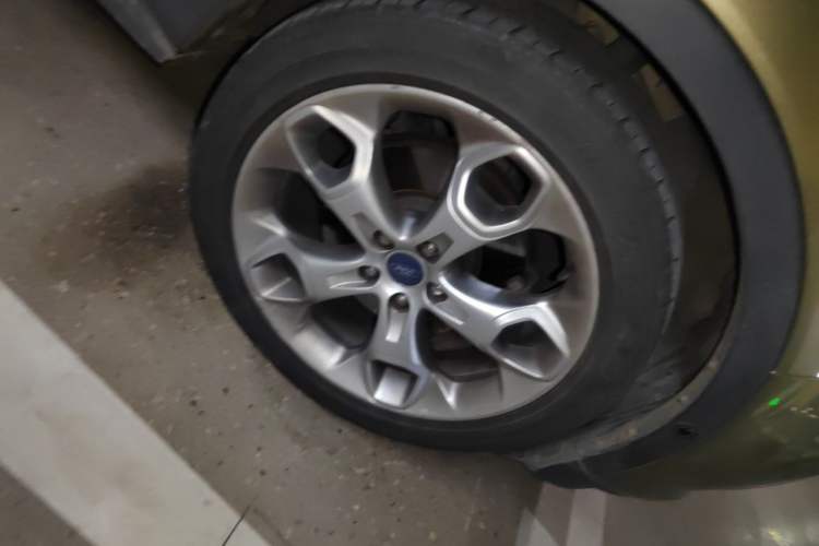 Used Ford Kuga 2013 2.0L GTDi Four-Wheel-Drive Sport Model Right Front Wheel Hub