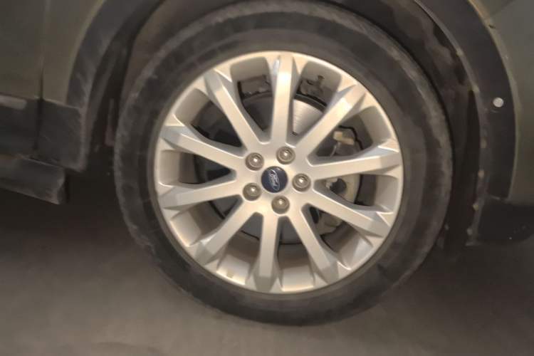 Used Ford Kuga 2013 2.0L GTDi Four-Wheel-Drive Sport Model Right Front Wheel Hub