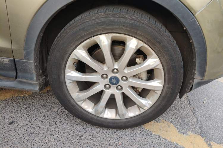 Used Ford Kuga 2013 1.6L GTDi 4x4 Elite Model Right Front Wheel Hub