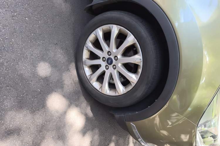 Used Ford Kuga 2013 1.6L GTDi 4x4 Elite Model Right Front Wheel Hub
