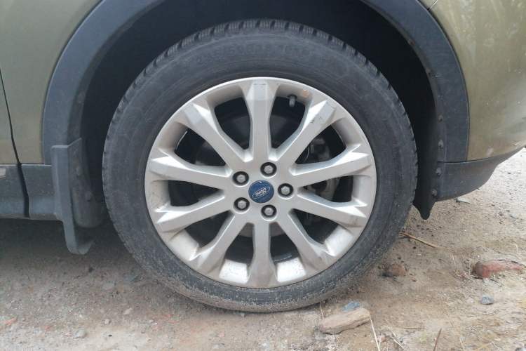 Used Ford Kuga 2013 1.6L GTDi 4x4 Elite Model Right Front Wheel Hub