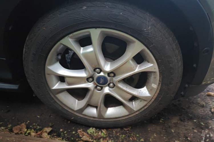 Used Ford Kuga 2013 2.0L GTDi Four-Wheel-Drive Sport Model Right Front Wheel Hub