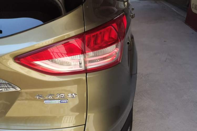 Used Ford Kuga 2013 2.0L GTDi Four-Wheel-Drive Sport Model Right Rear Taillight