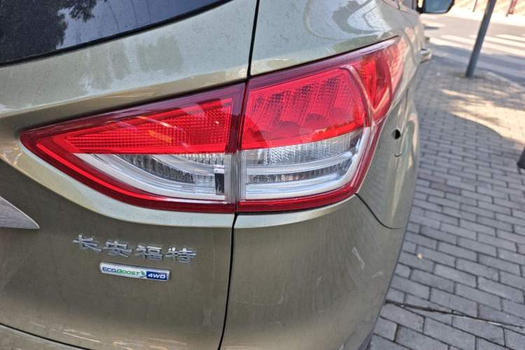 Used Ford Kuga 2013 2.0L GTDi Four-Wheel-Drive Sport Model Right Rear Taillight