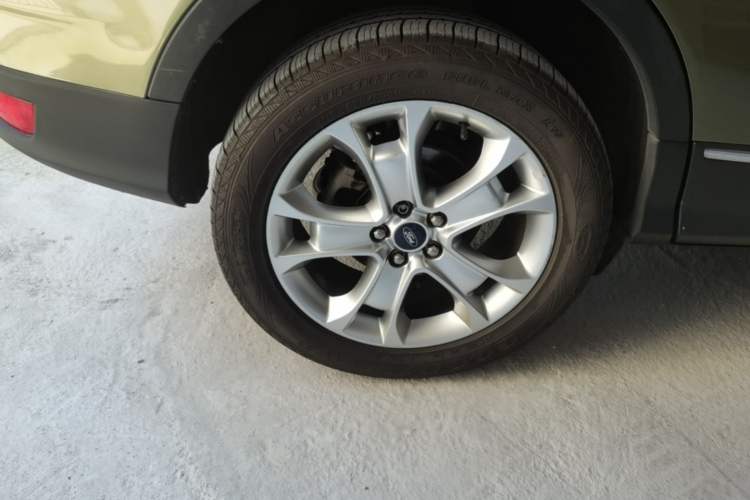 Used Ford Kuga 2013 2.0L GTDi Four-Wheel-Drive Sport Model Right Rear Wheel Hub