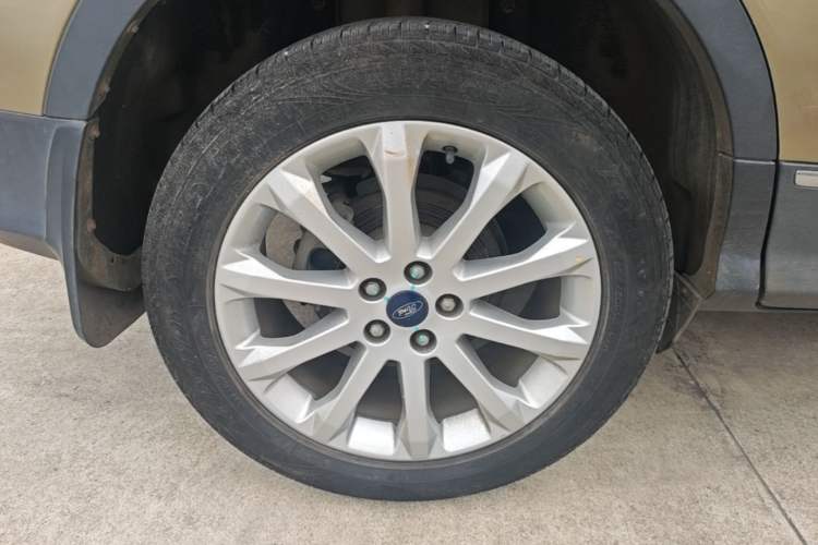 Used Ford Kuga 2013 2.0L GTDi Four-Wheel Drive Premium Model Right Rear Wheel Hub