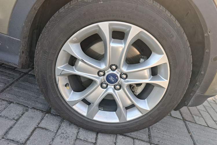 Used Ford Kuga 2013 2.0L GTDi Four-Wheel-Drive Sport Model Right Rear Wheel Hub