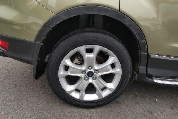 Used Ford Kuga 2013 2.0L GTDi Four-Wheel-Drive Sport Model Right Rear Wheel Hub