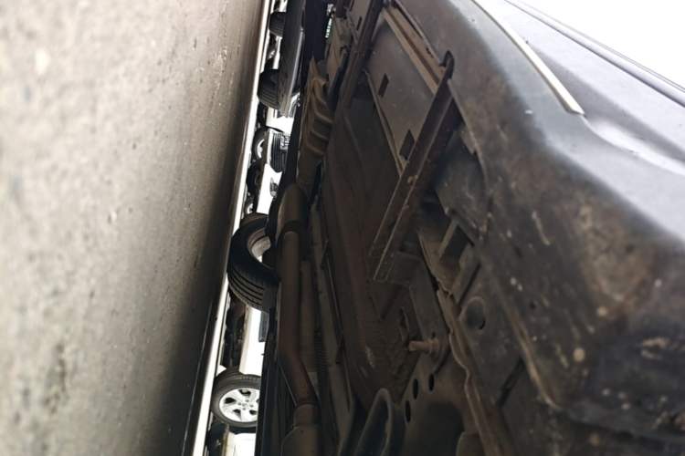 Used Ford Kuga 2013 1.6L GTDi Two-Wheel-Drive Trend Model Right Side Sill