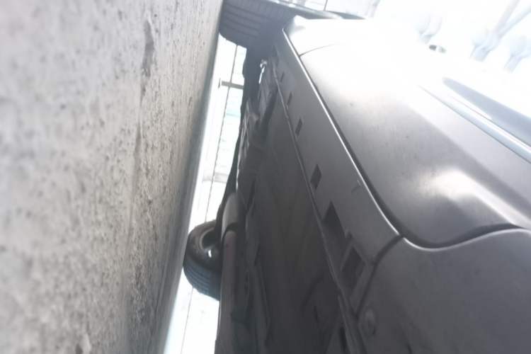 Used Ford Kuga 2013 2.0L GTDi Four-Wheel-Drive Sport Model Right Side Sill