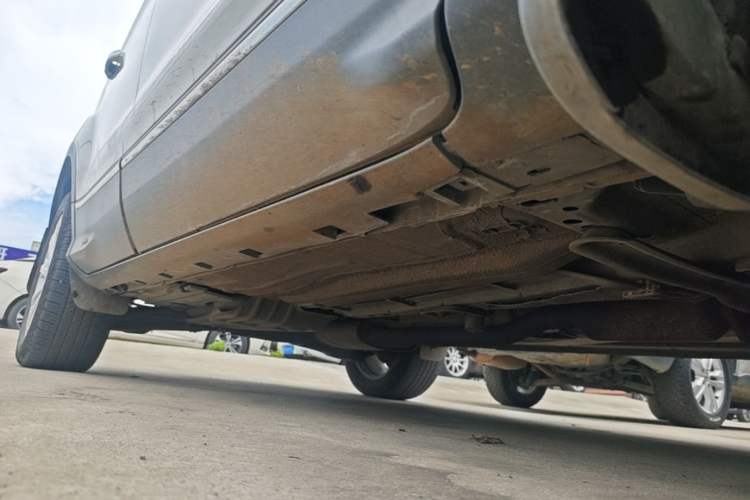 Used Ford Kuga 2013 2.0L GTDi Four-Wheel Drive Premium Model Right Side Sill