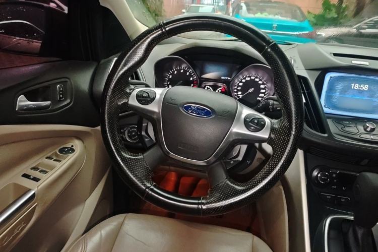 Used Ford Kuga 2013 2.0L GTDi Four-Wheel-Drive Elite Model Steering Wheel